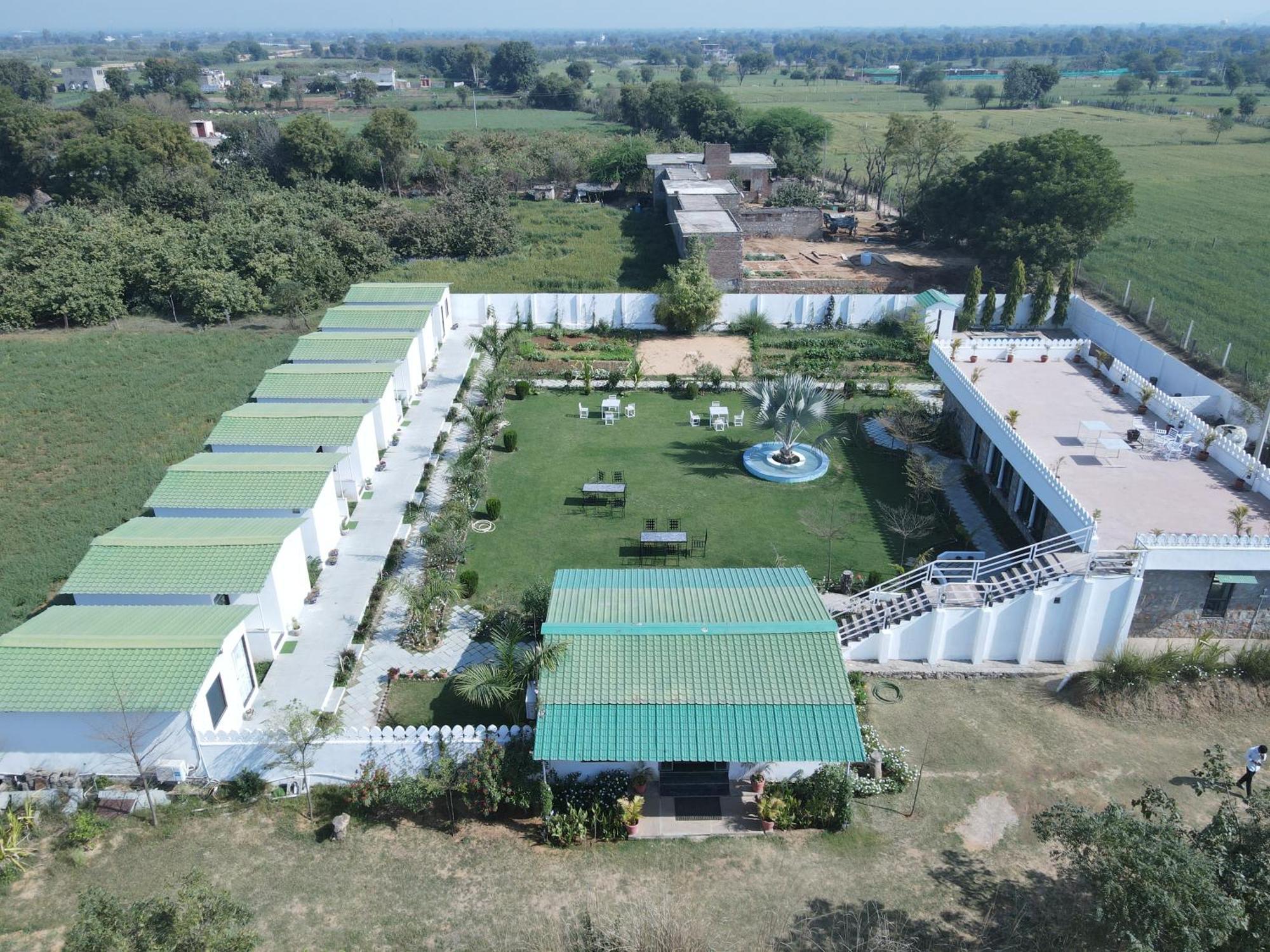 The Castle Crown - Hem Vilas Resort Ranthambhore Sawai Madhopur Bagian luar foto