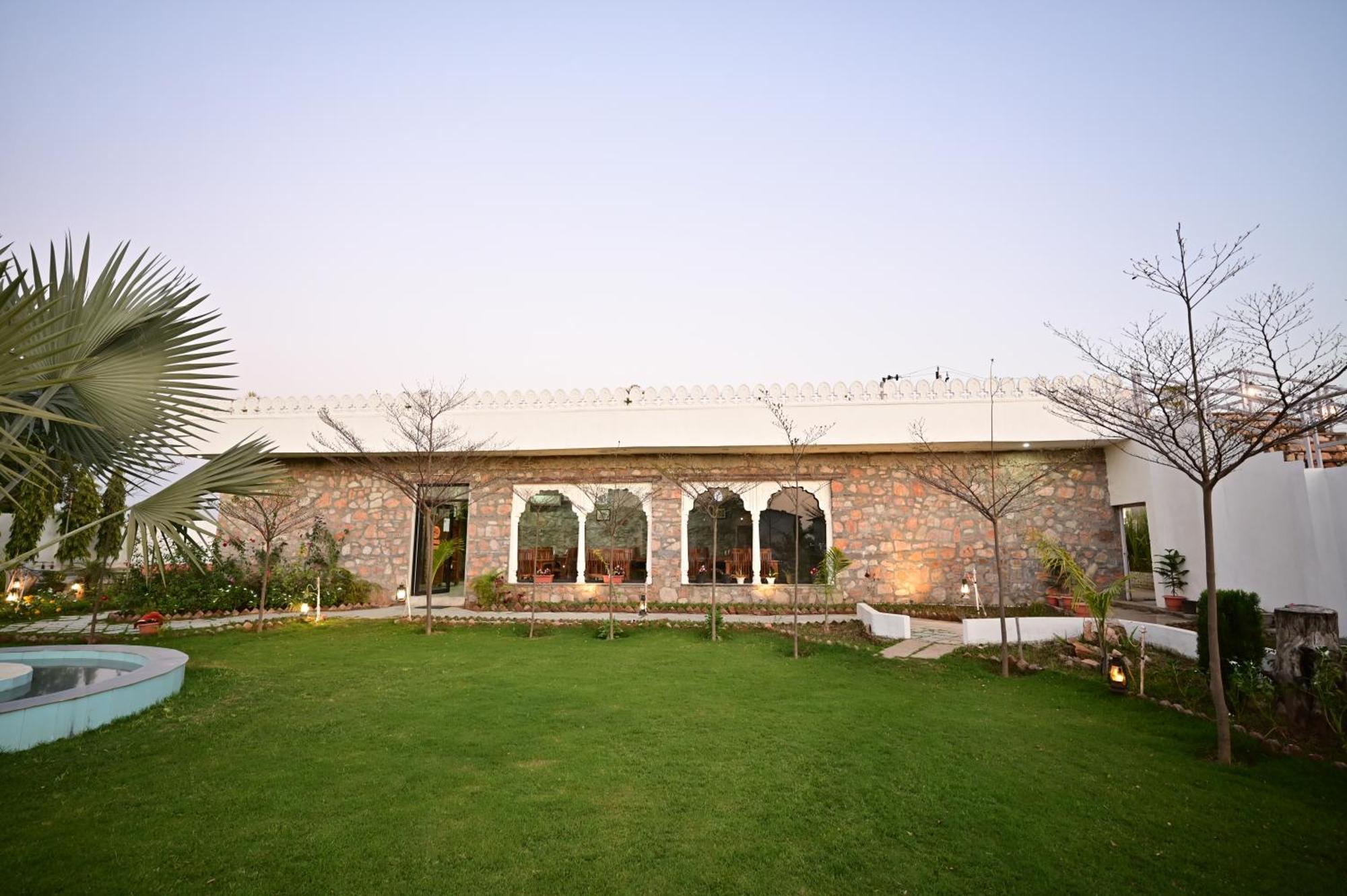 The Castle Crown - Hem Vilas Resort Ranthambhore Sawai Madhopur Bagian luar foto