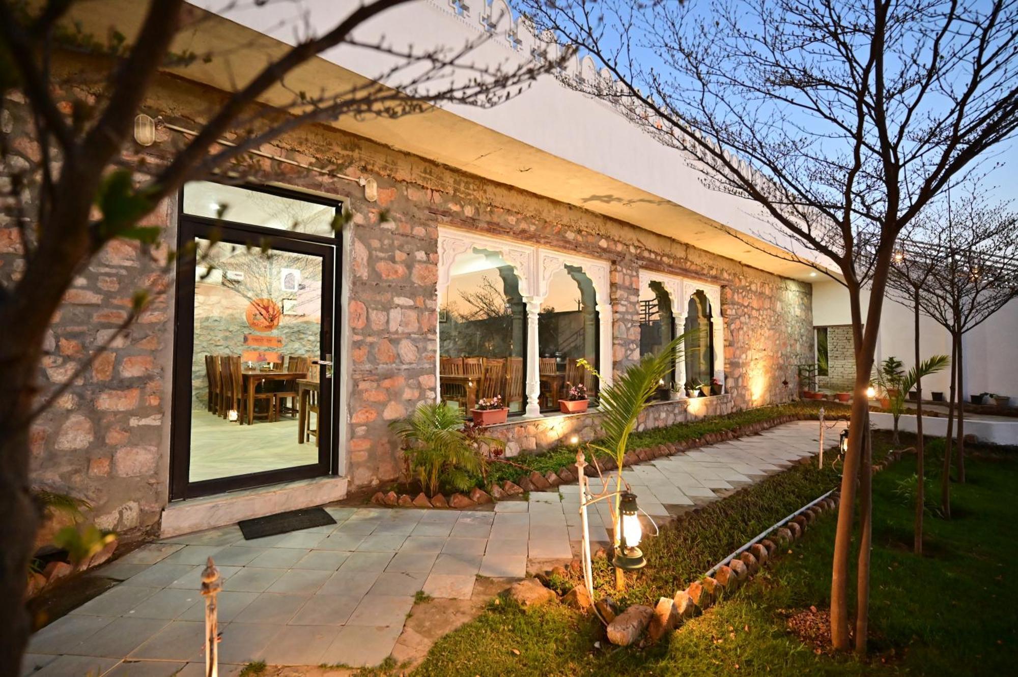 The Castle Crown - Hem Vilas Resort Ranthambhore Sawai Madhopur Bagian luar foto