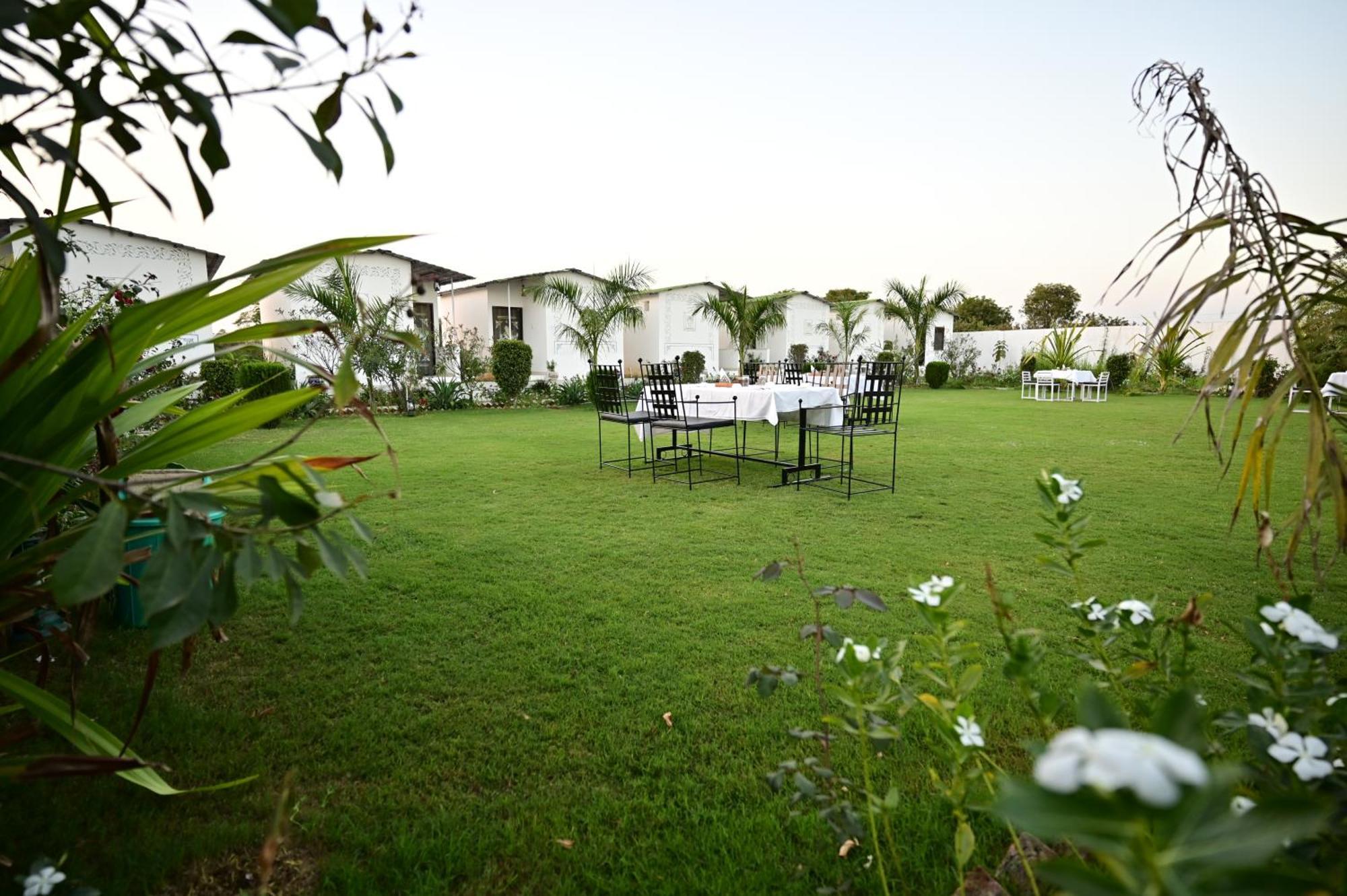 The Castle Crown - Hem Vilas Resort Ranthambhore Sawai Madhopur Bagian luar foto