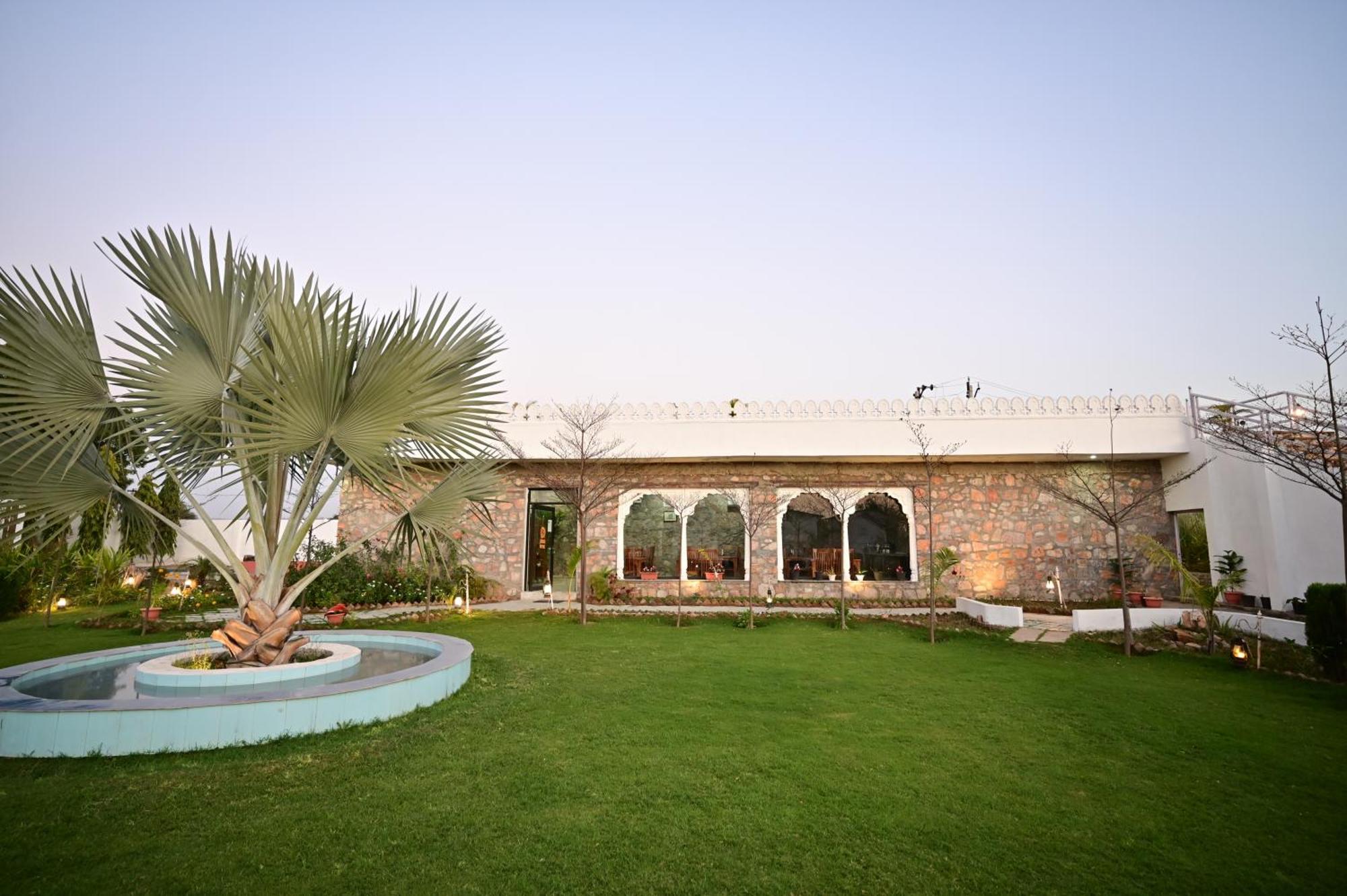 The Castle Crown - Hem Vilas Resort Ranthambhore Sawai Madhopur Bagian luar foto